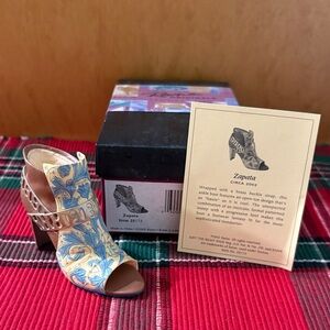 Just The Right Shoe Blue and Tan Floral Heels